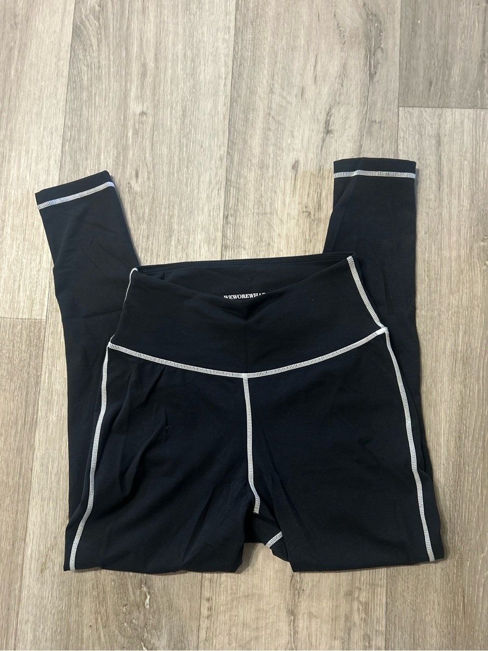 WeWoreWhat Black Leggings with White Contrast Stitching